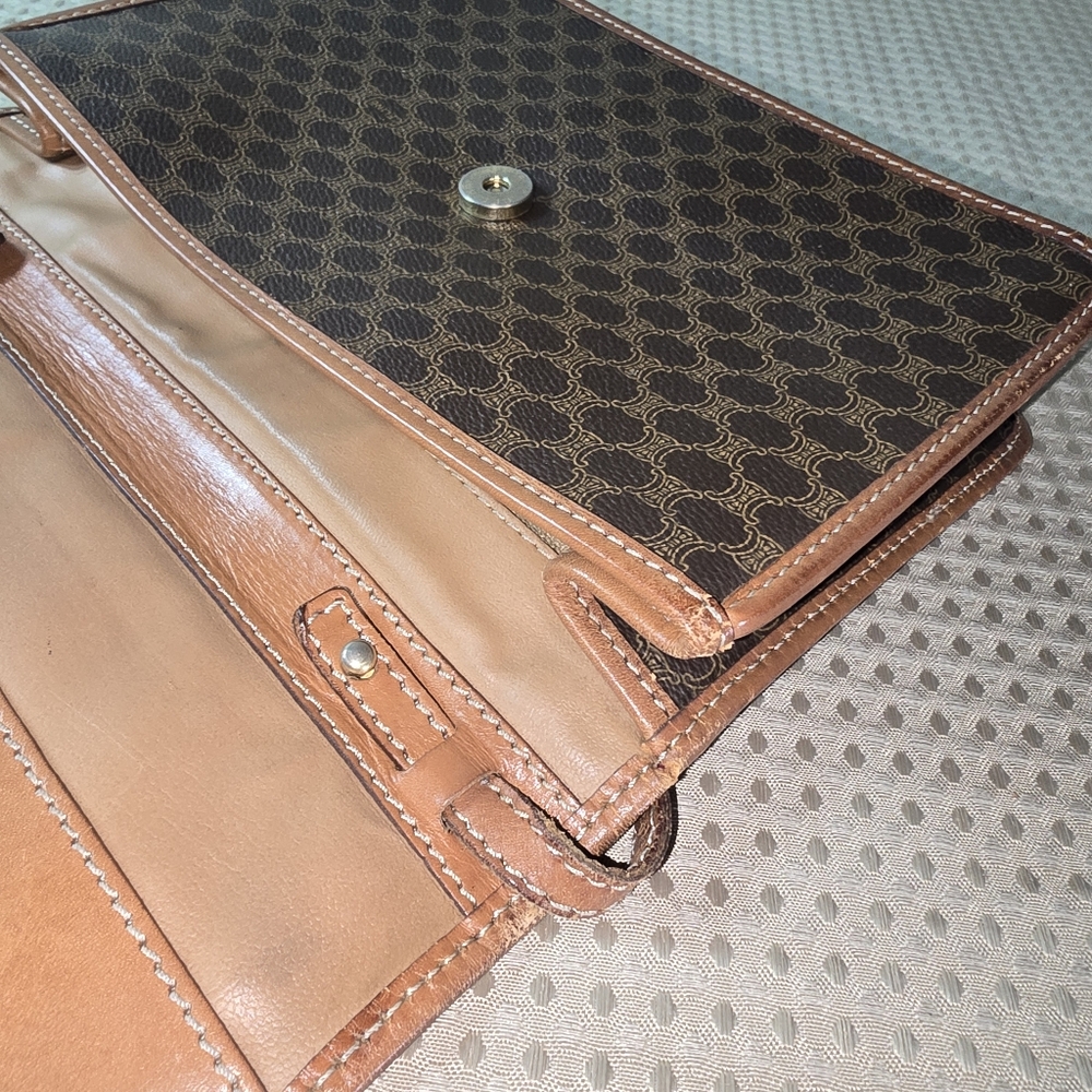 Celine - Picture 9 of 11